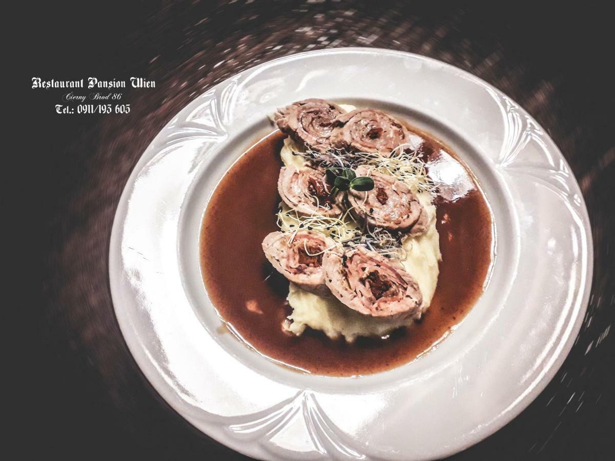 Restaurant Pansion Wien Cierny Brod Exterior foto