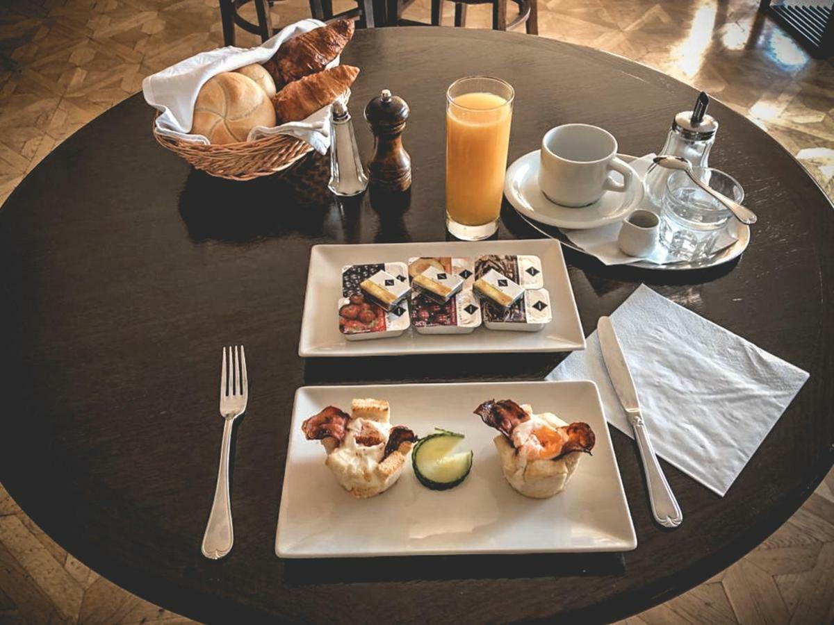 Restaurant Pansion Wien Cierny Brod Exterior foto