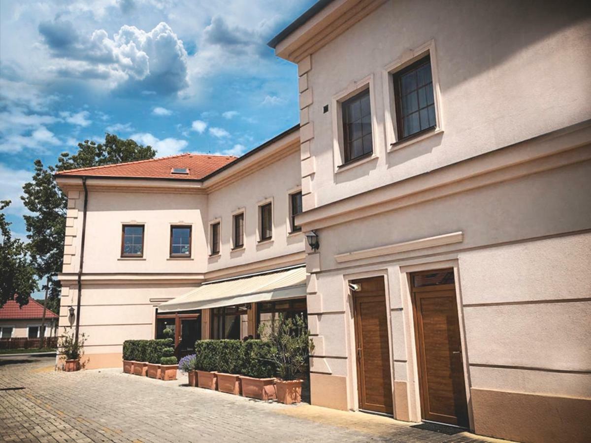 Restaurant Pansion Wien Cierny Brod Exterior foto